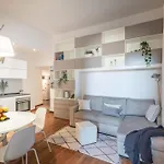 Guesthost - Historic Palace In The Heart Of Apartment