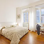 Guesthost - Historic Palace In The Heart Of Apartment Siena