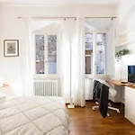 Apartment Guesthost - Historic Palace In The Heart Of