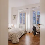 Guesthost - Historic Palace In The Heart Of Apartment Siena