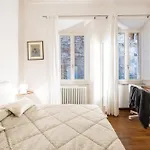 Guesthost - Historic Palace In The Heart Of Apartment *