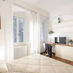 Guesthost - Historic Palace In The Heart Of Apartment Siena