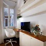 Apartment Guesthost - Historic Palace In The Heart Of Siena