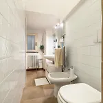 Apartment Guesthost - Historic Palace In The Heart Of