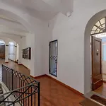 Guesthost - Historic Palace In The Heart Of *
