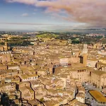 Apartment Guesthost - Historic Palace In The Heart Of Siena