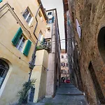 Apartment Guesthost - Historic Palace In The Heart Of Siena