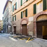 Guesthost - Historic Palace In The Heart Of Apartment *