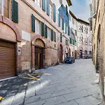 Apartment Guesthost - Historic Palace In The Heart Of *