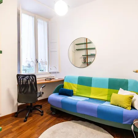 Apartment Guesthost - Historic Palace In The Heart Of
