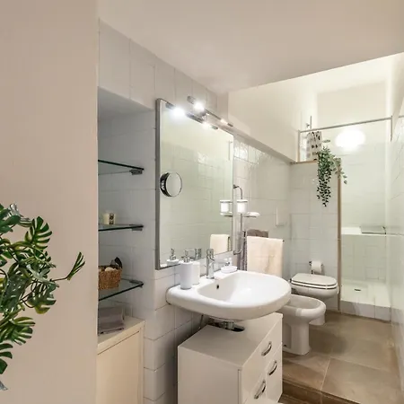 Guesthost - Historic Palace In The Heart Of Appartement