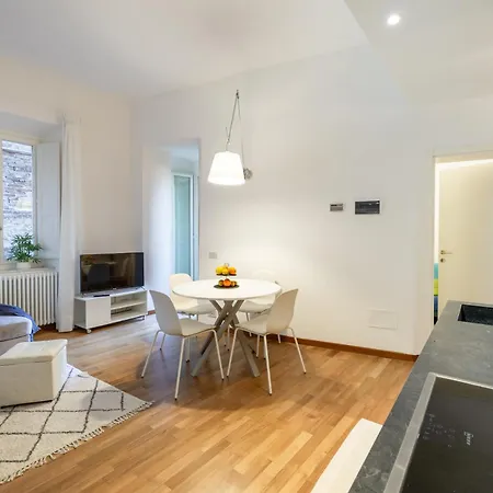 Guesthost - Historic Palace In The Heart Of Appartement