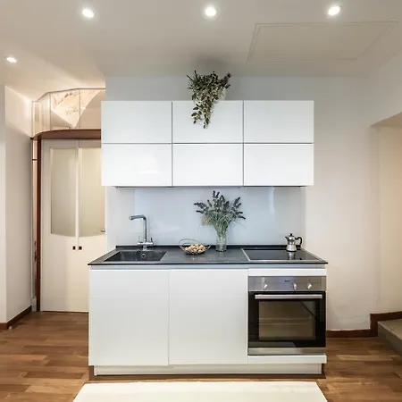 Guesthost - Historic Palace In The Heart Of Appartement Sienne