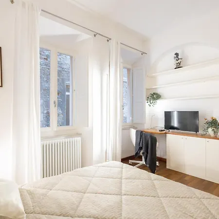 Guesthost - Historic Palace In The Heart Of Apartment Siena