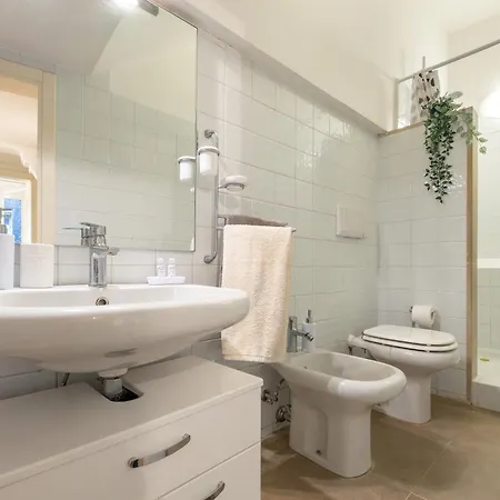 Apartment Guesthost - Historic Palace In The Heart Of
