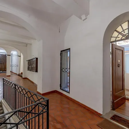 Guesthost - Historic Palace In The Heart Of *