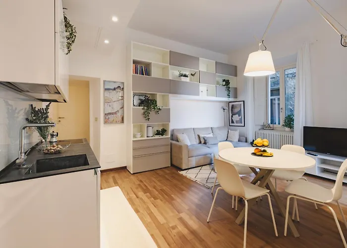 Guesthost - Historic Palace In The Heart Of