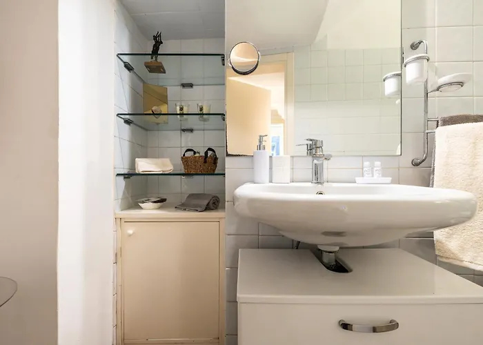 Guesthost - Historic Palace In The Heart Of Apartmán *