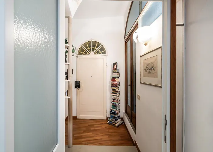 Guesthost - Historic Palace In The Heart Of