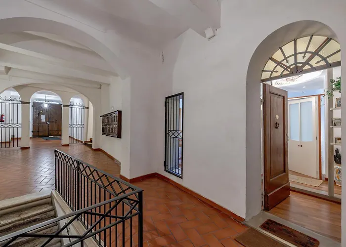 Guesthost - Historic Palace In The Heart Of *