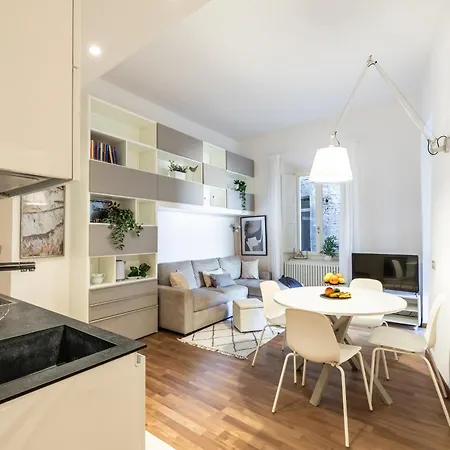 Apartment Guesthost - Historic Palace In The Heart Of