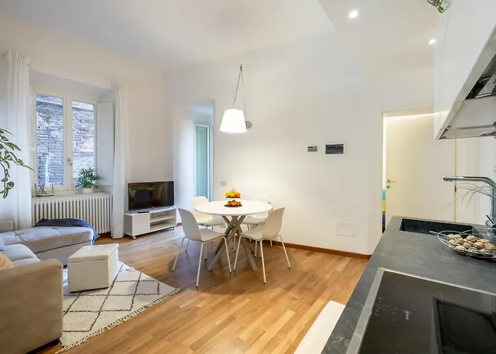 Guesthost - Historic Palace In The Heart Of Apartment