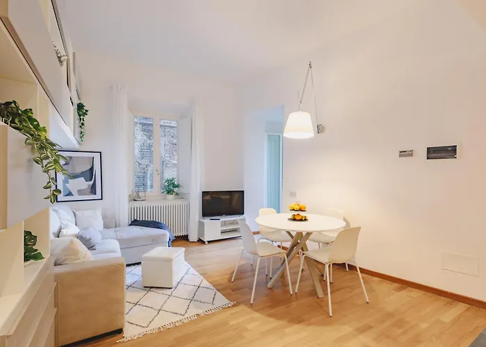 Guesthost - Historic Palace In The Heart Of