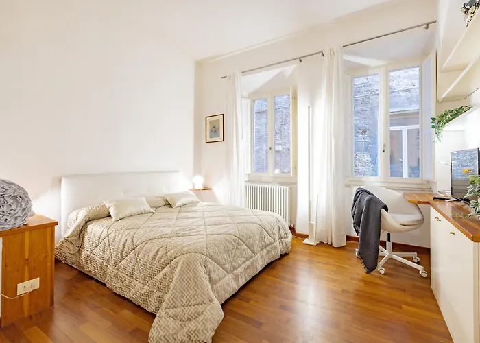 Guesthost - Historic Palace In The Heart Of Apartment Siena