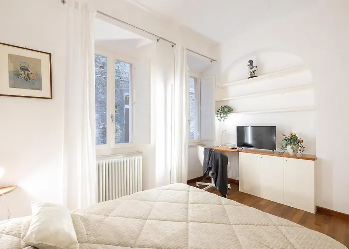 Guesthost - Historic Palace In The Heart Of Apartment Siena