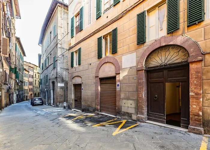 Guesthost - Historic Palace In The Heart Of Apartment *