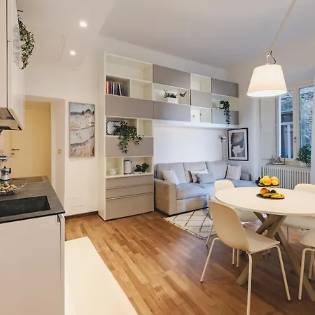 Guesthost - Historic Palace In The Heart Of